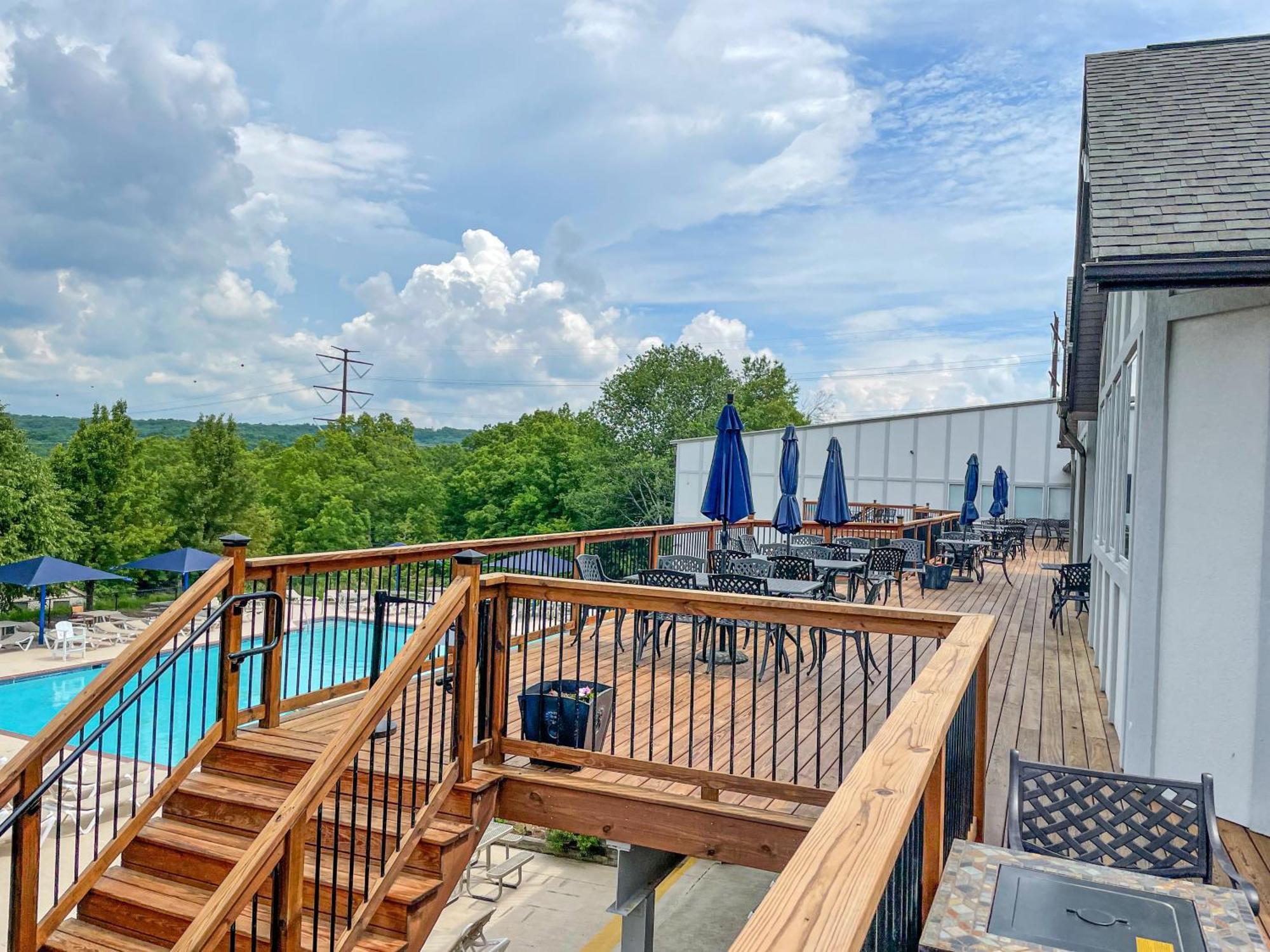 Unique Roundhouse: Hot Tub-game Room-firepit&more! Holiday home Bushkill