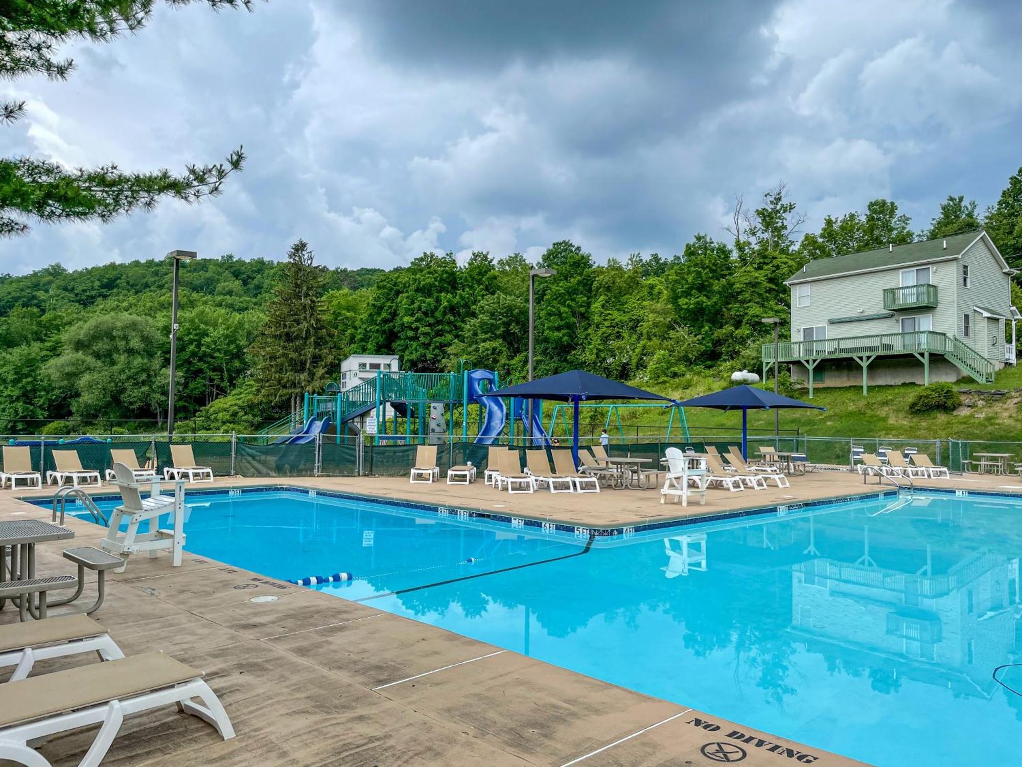 Unique Roundhouse: Hot Tub-game Room-firepit&more! Bushkill