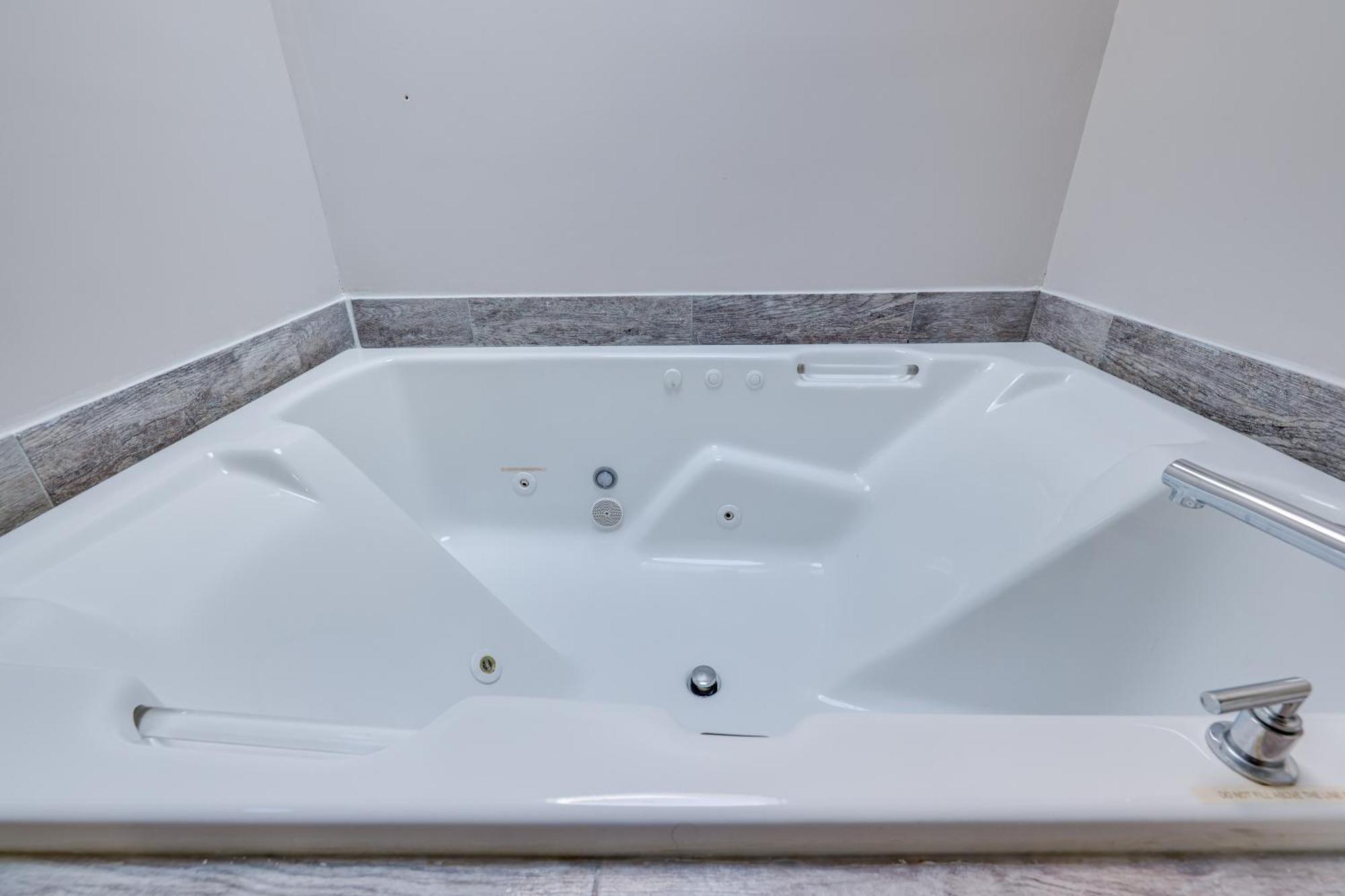 Holiday home Unique Roundhouse: Hot Tub-game Room-firepit&more! Bushkill