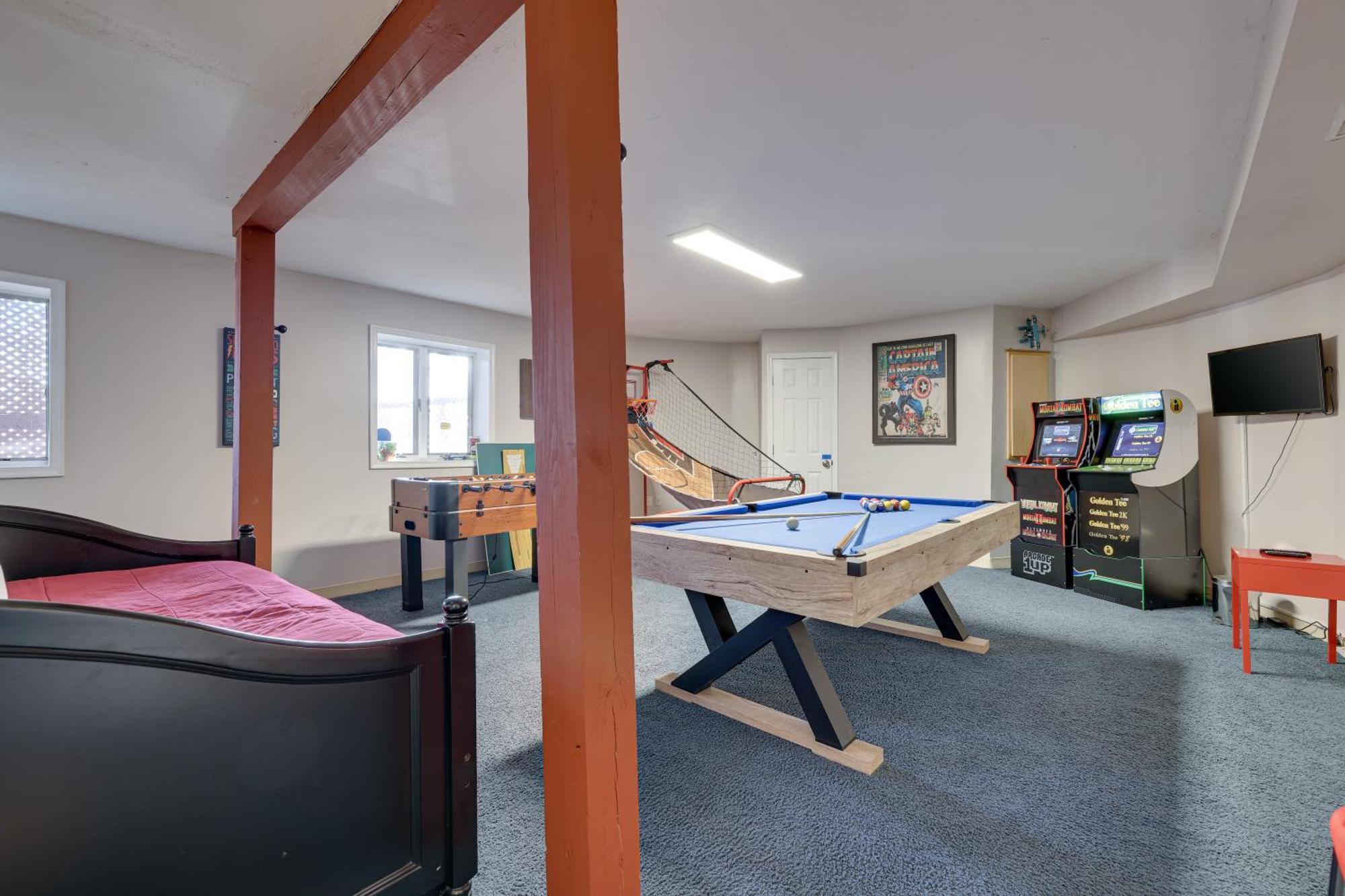 Unique Roundhouse: Hot Tub-game Room-firepit&more!