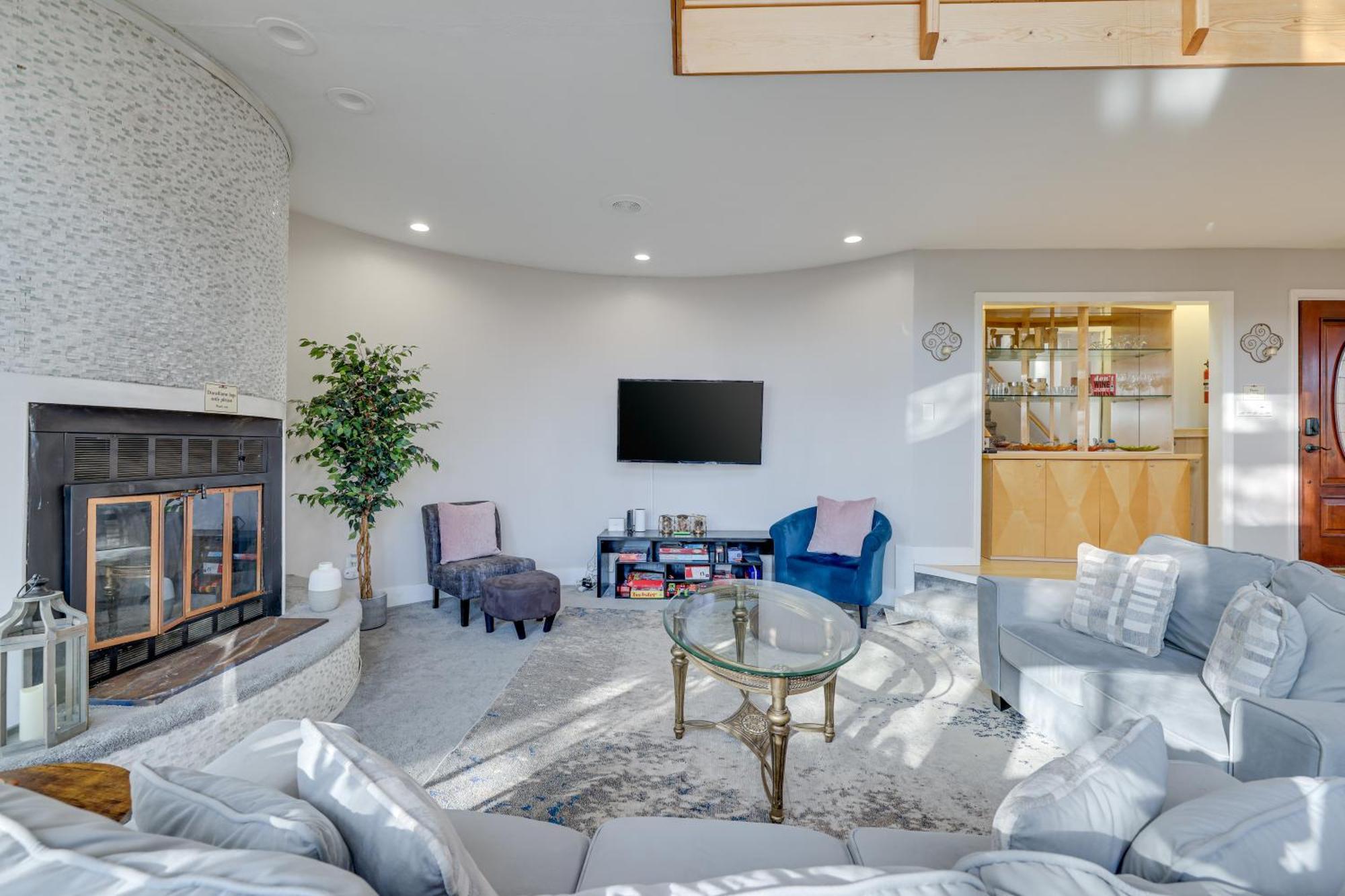 Holiday home Unique Roundhouse: Hot Tub-game Room-firepit&more! Bushkill